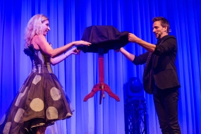 Als Zauberer mache ich auch Zaubertricks mit Zuschauern in Berlin oder Unlingen.